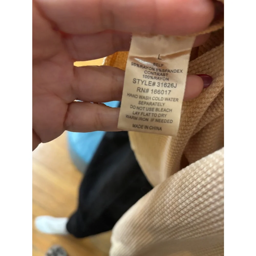 Women's Blue B Collection Peach Button-Down Shirt Size L - Picture 5 of 7